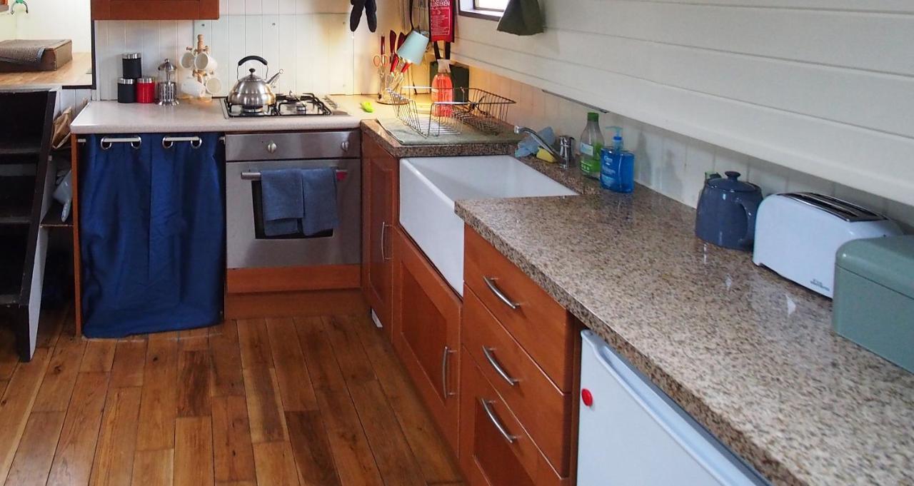 Roisin Dubh Houseboat Hotel Sallins Buitenkant foto
