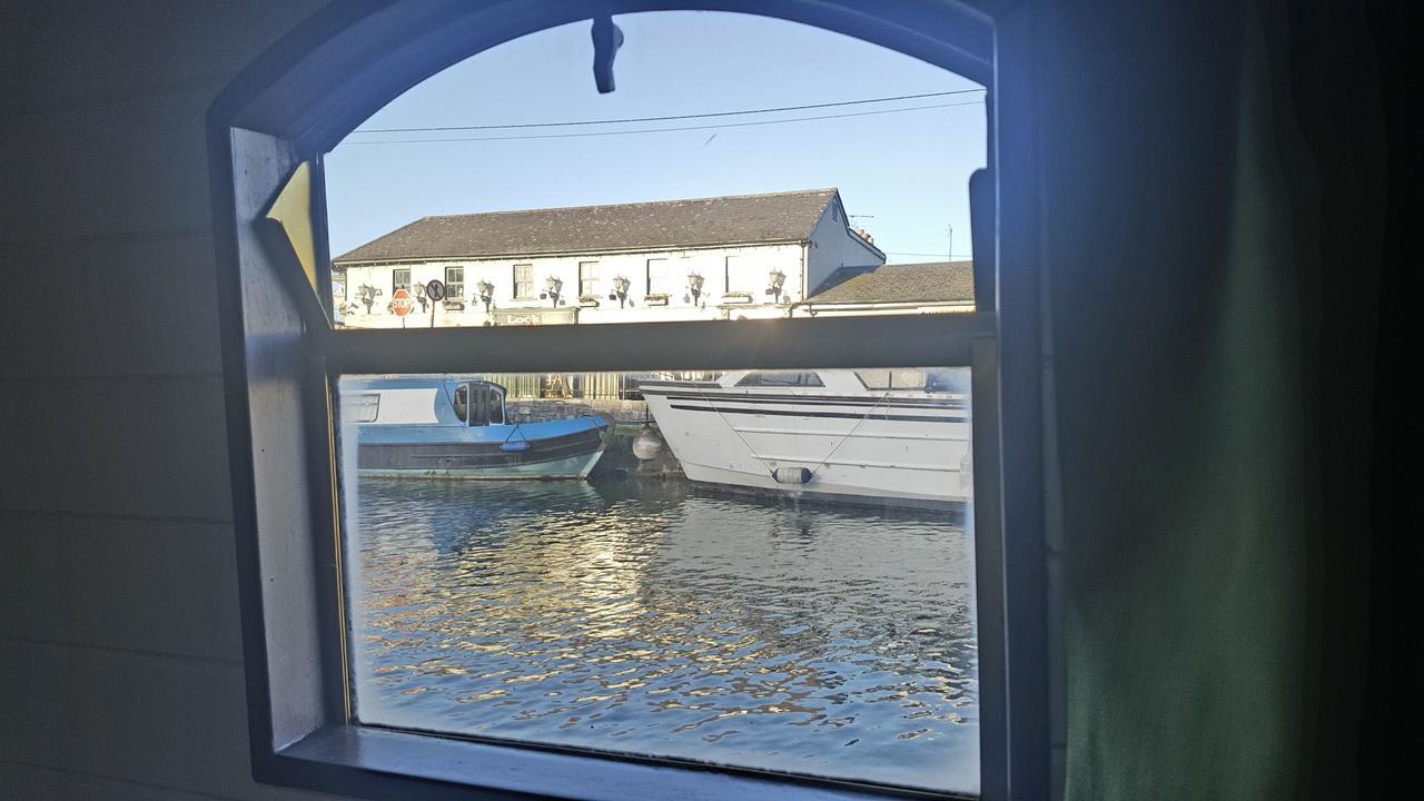 Roisin Dubh Houseboat Hotel Sallins Buitenkant foto