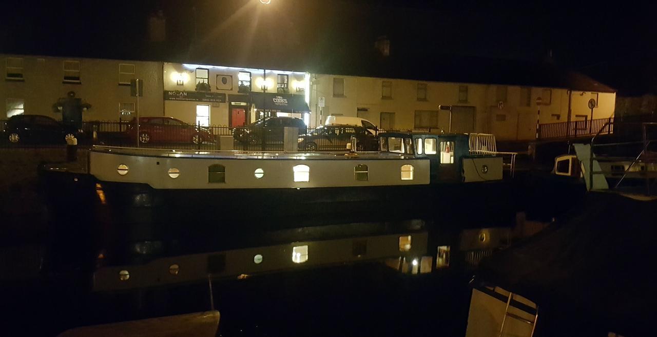 Roisin Dubh Houseboat Hotel Sallins Buitenkant foto