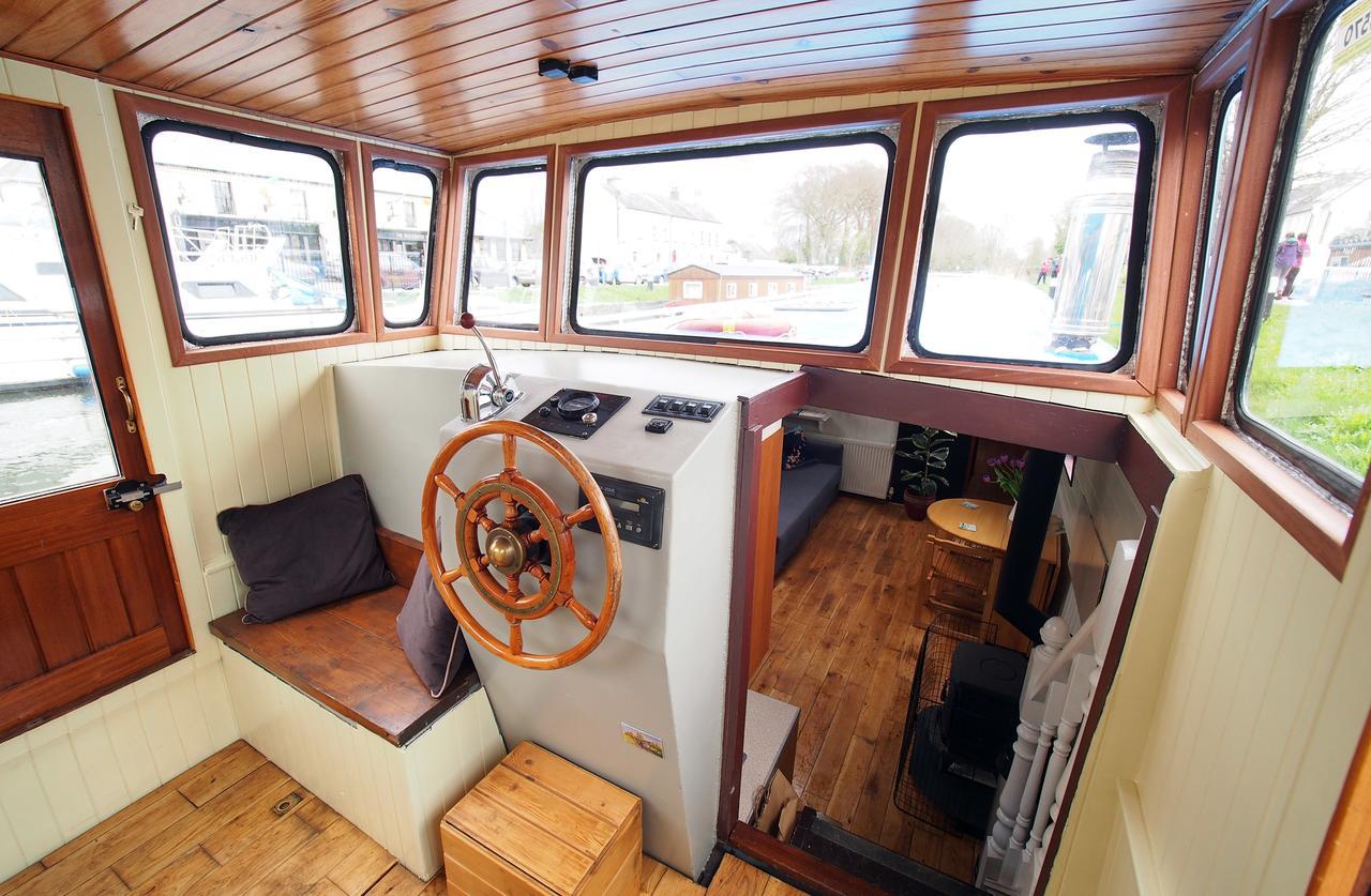Roisin Dubh Houseboat Hotel Sallins Buitenkant foto