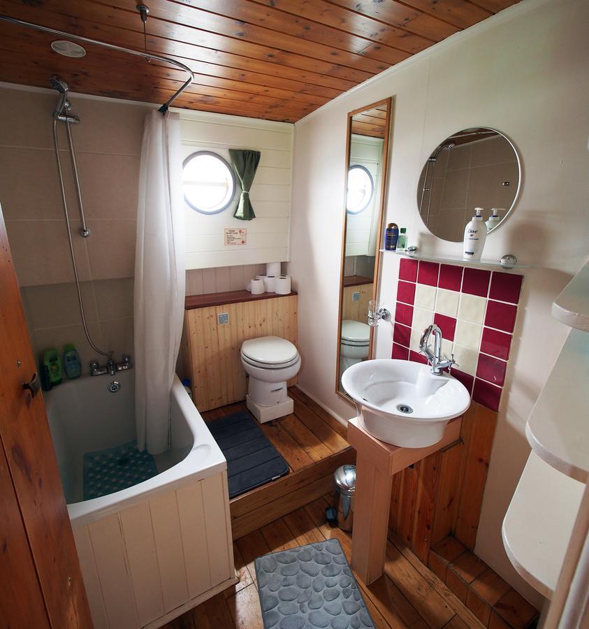 Roisin Dubh Houseboat Hotel Sallins Buitenkant foto