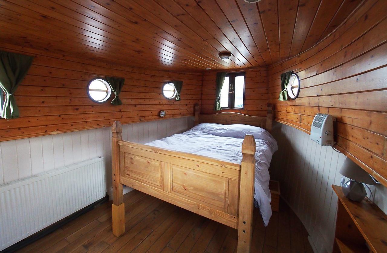 Roisin Dubh Houseboat Hotel Sallins Buitenkant foto